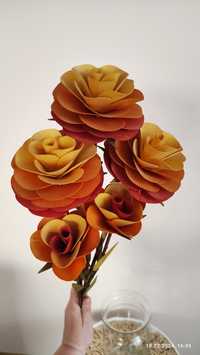 Bukiet róż wykonanych z drewna