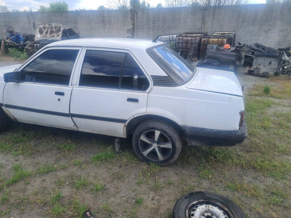 Opel ascona 1.8 мотор по запчастям навесное