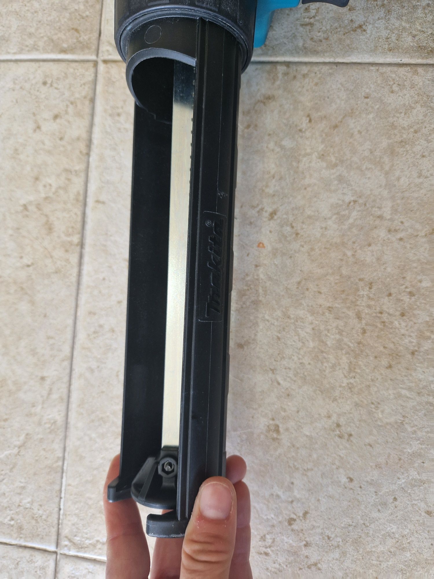 Pistola de silicone a bateria makita