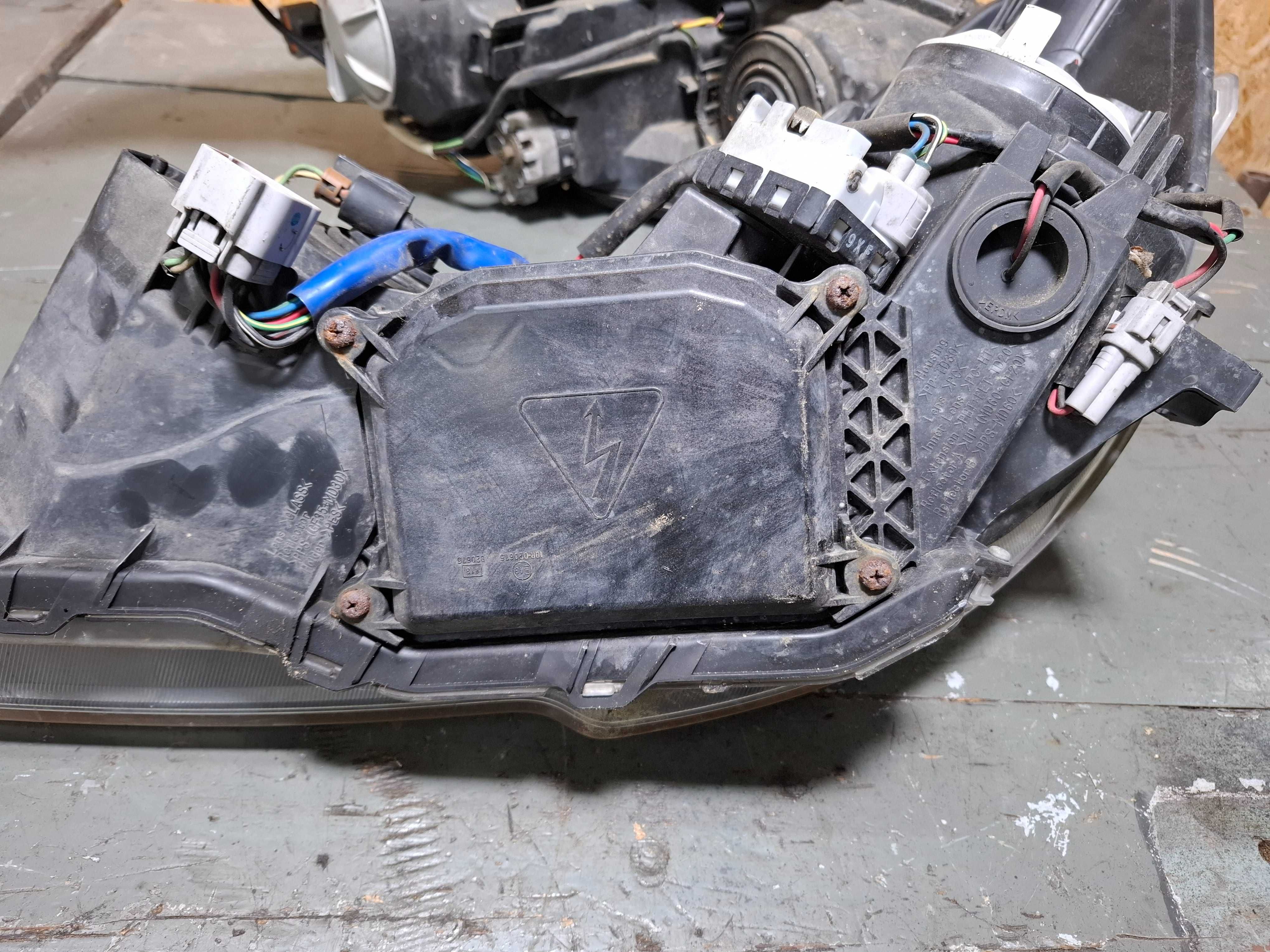 lampa przód przednia lewa lub prawa xenon subaru legacy V 5 outback 09