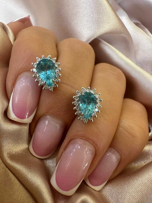 Kolczyki z naturalnymi apatytami i naturalnymi diamentami 0.30 CT