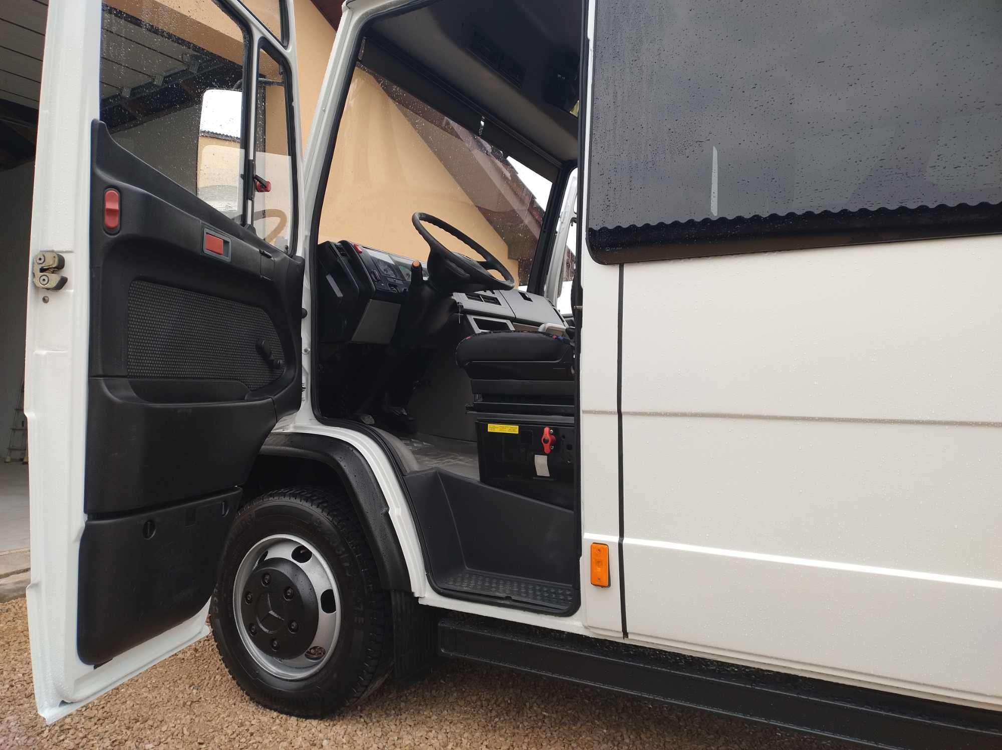 Mercedes Vario 813  Liczba miejsc 26+9