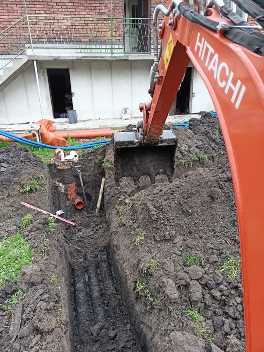 Usługi koparko ładowarką Kazimierza. Niwelacja. Koparka gąsienicowa