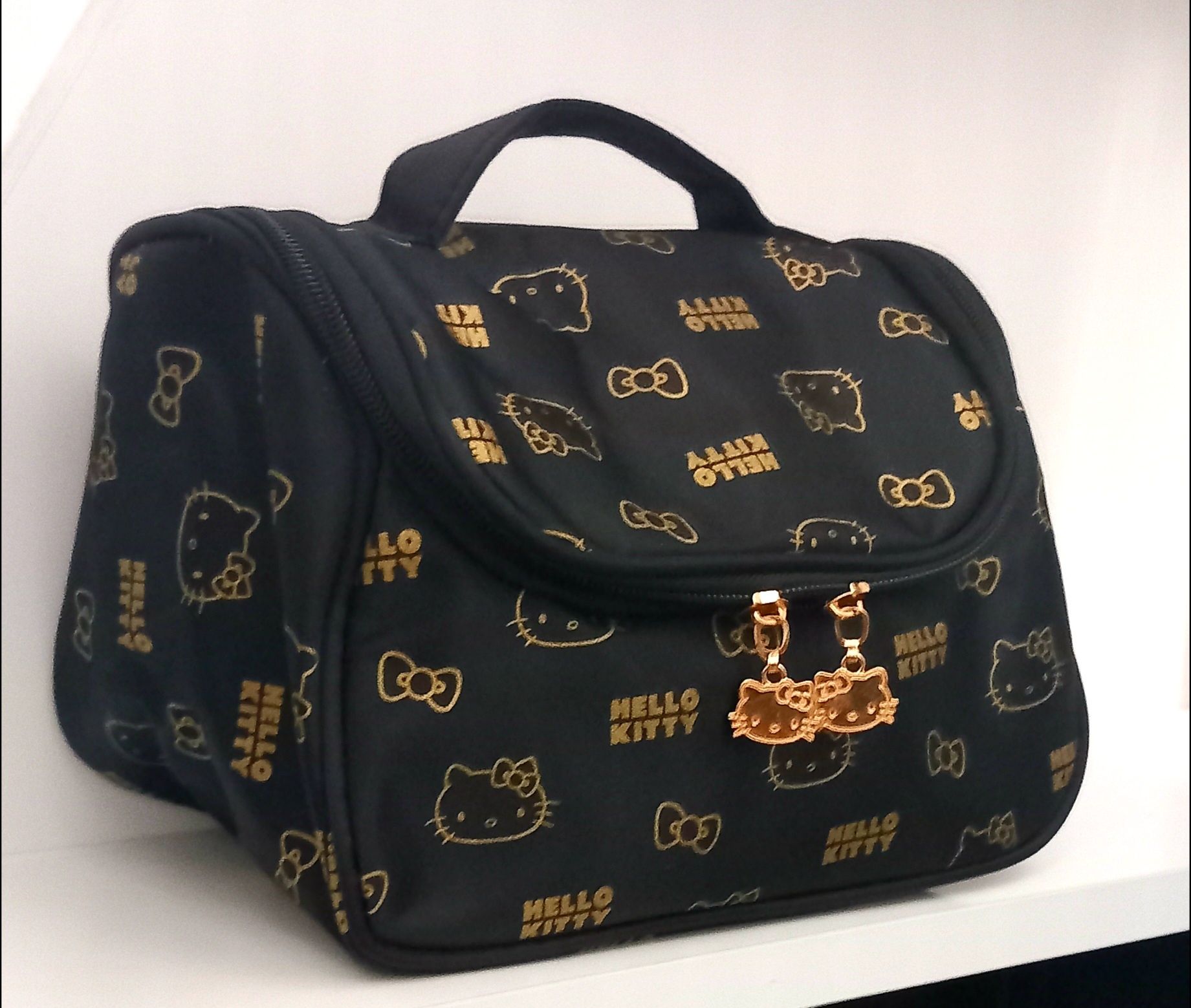 Nowa kosmetyczka czarno złota hello kitty