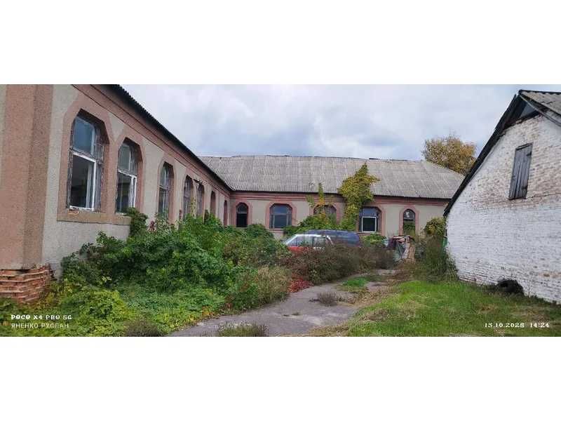 Адміністративна будівля, 977 кв. м, сел. Драбів, вул.Володимирська, 6