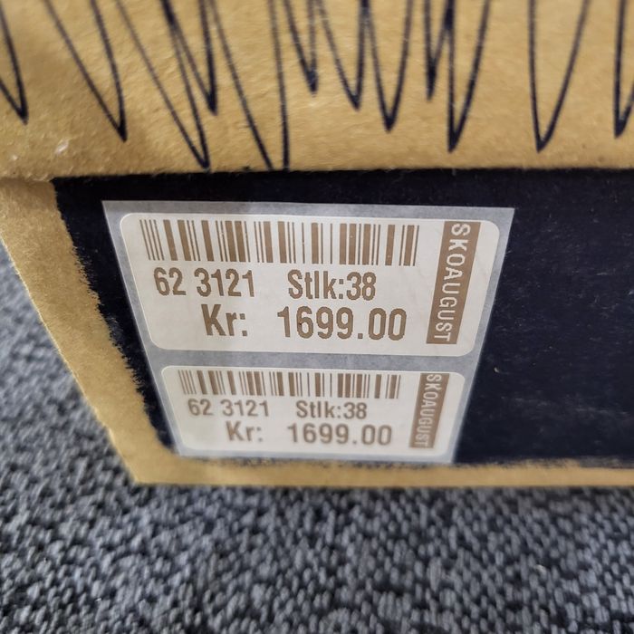 Продам ботинки женские