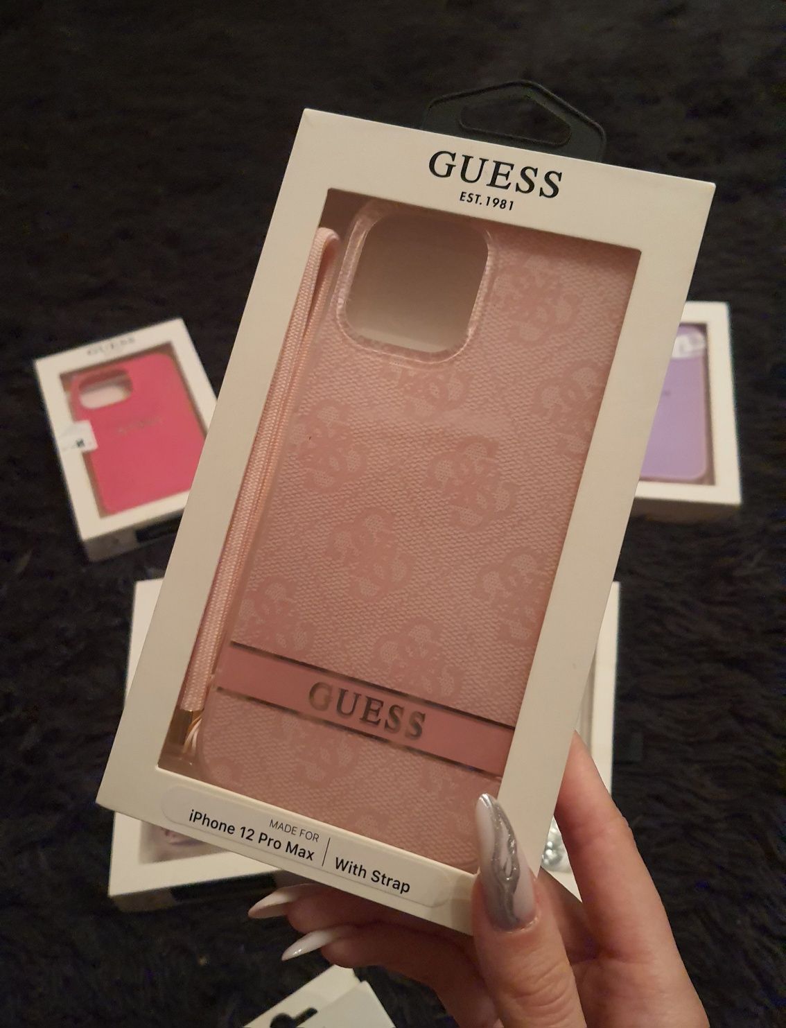 Розовый чехол GUESS на iPhone 12 Pro Max