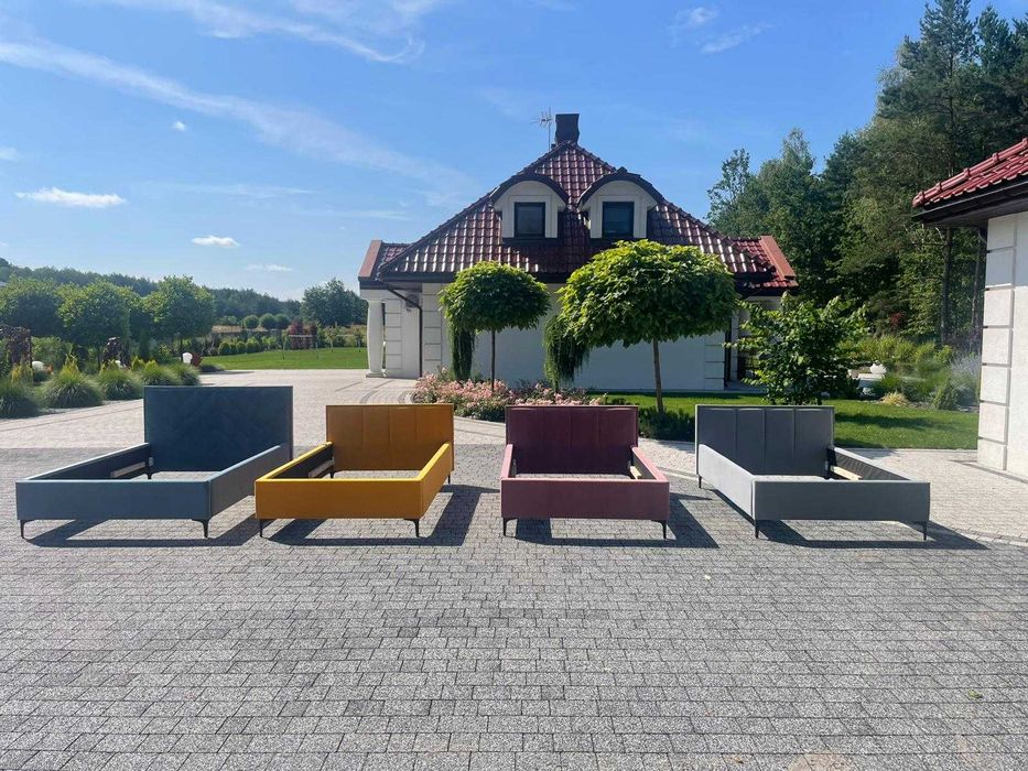 Łóżko tapicerowane na nóżkach z pojemnikiem na pościel 140x200