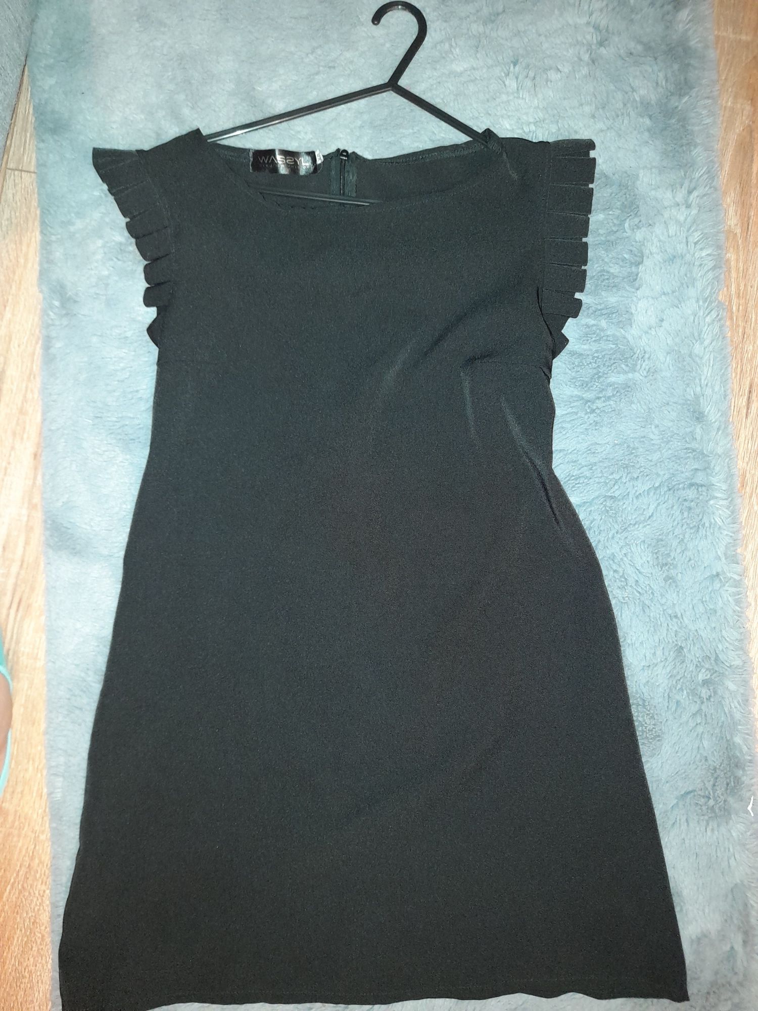 Czarna sukienka - nowa bez metki. śliczna!