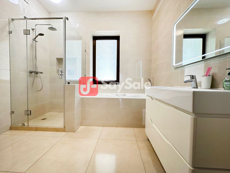 Продам будинок 460м2, 8 сот в селі Гатне, Мегамаркет, Одеський напрям