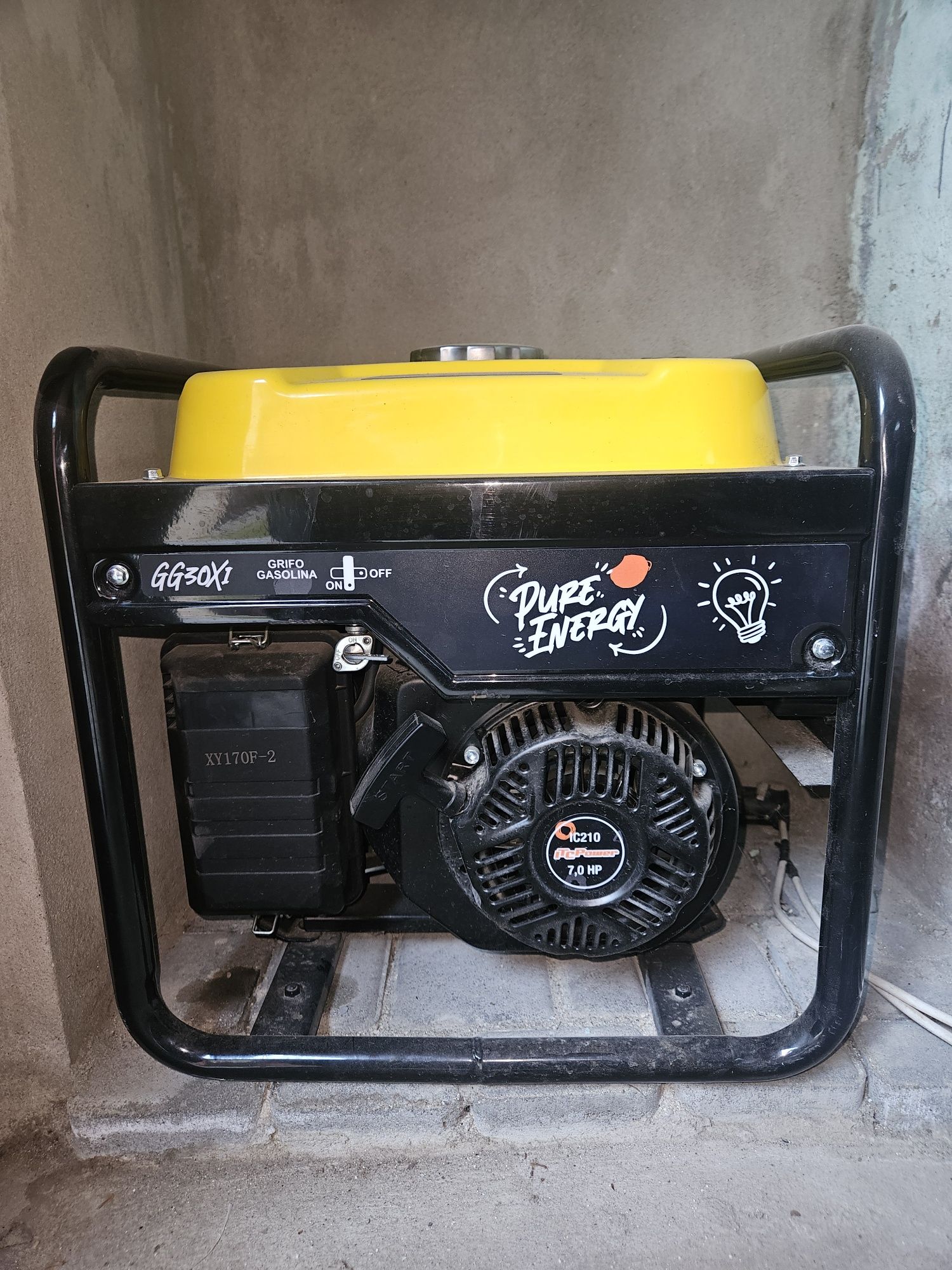 Продам генератор 3000/3300 W