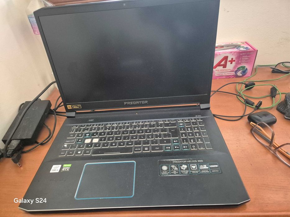 Vendo Notebook Predator tela 17" com 500 HD Valor: 350 euros.
