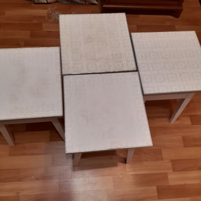 Табуретки б/у ,  4 шт.,основа дерево,верх пластик