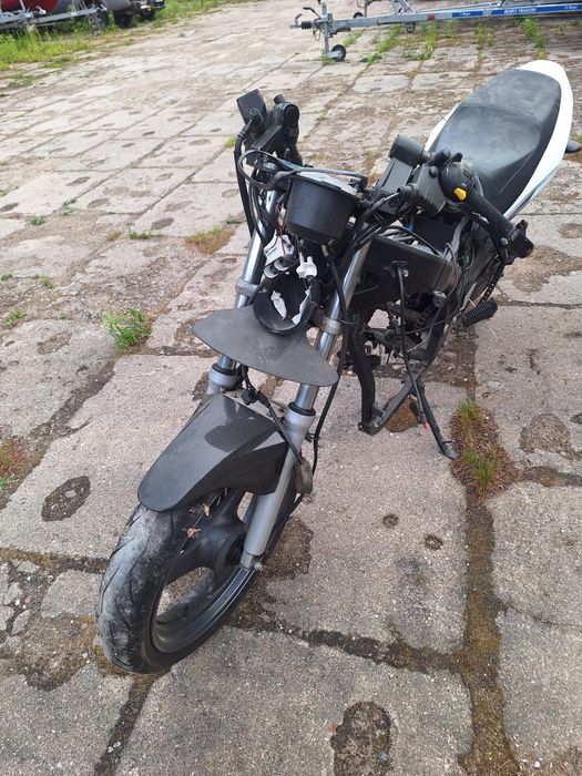 Suzuki GS500F w całości