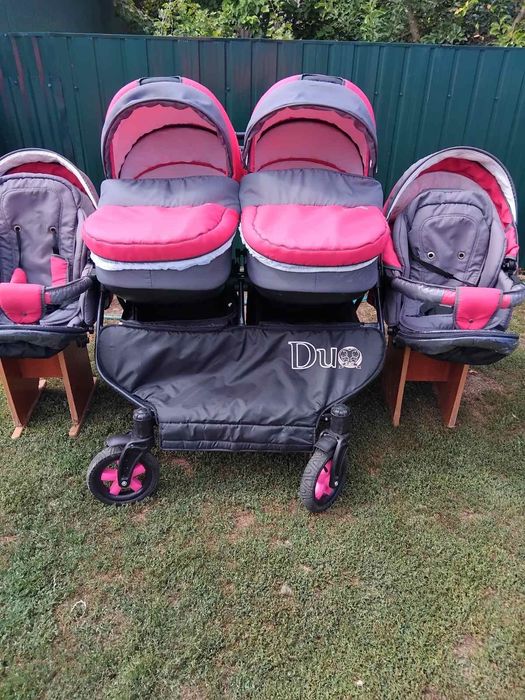 Коляска для двійні.