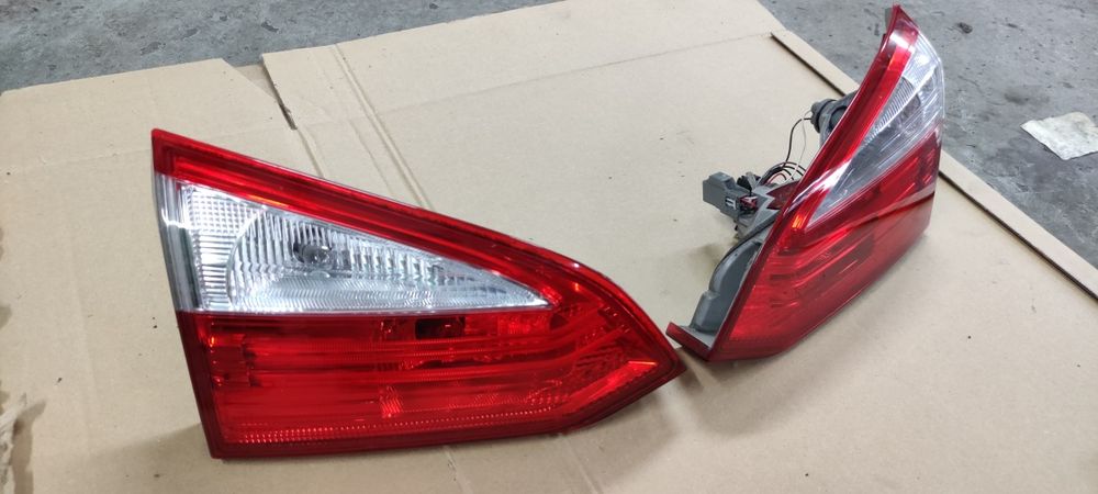 Lampa LED prawa lewa tył tylna w klapę Ford Focus mk3 III kombi oryg