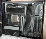 GIGABYTE X670 AORUS Elite AX DDR5 Gaming Motherboard