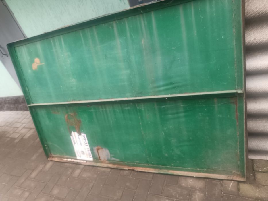 Ворота  гаражні з замком