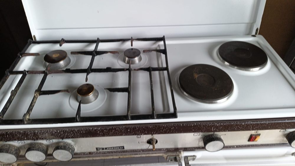 Fogão a gas e elétrico