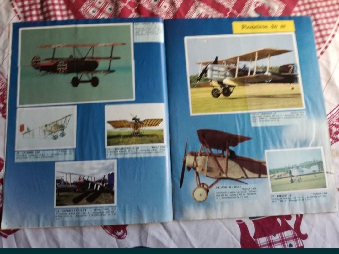 Vendo a caderneta de cromos Aviões da panini