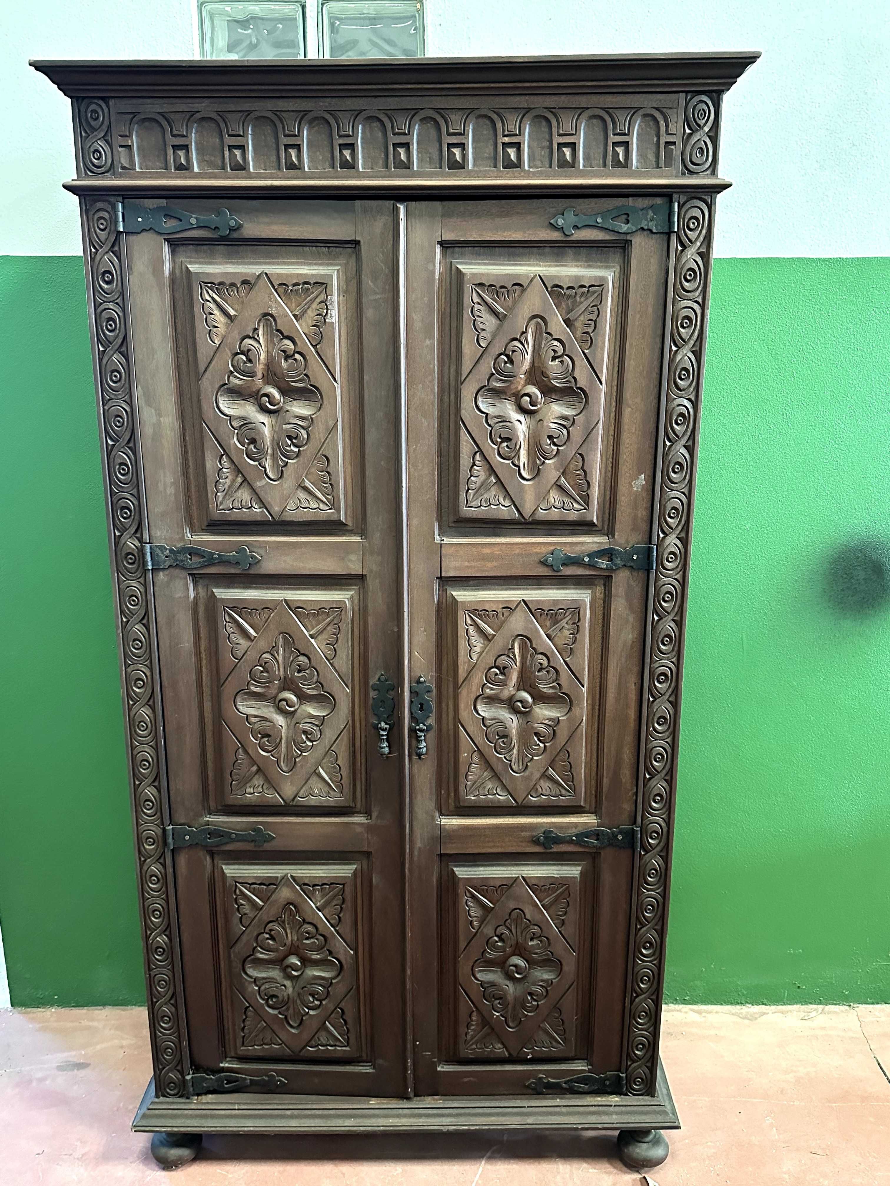 Armário de quarto castanho