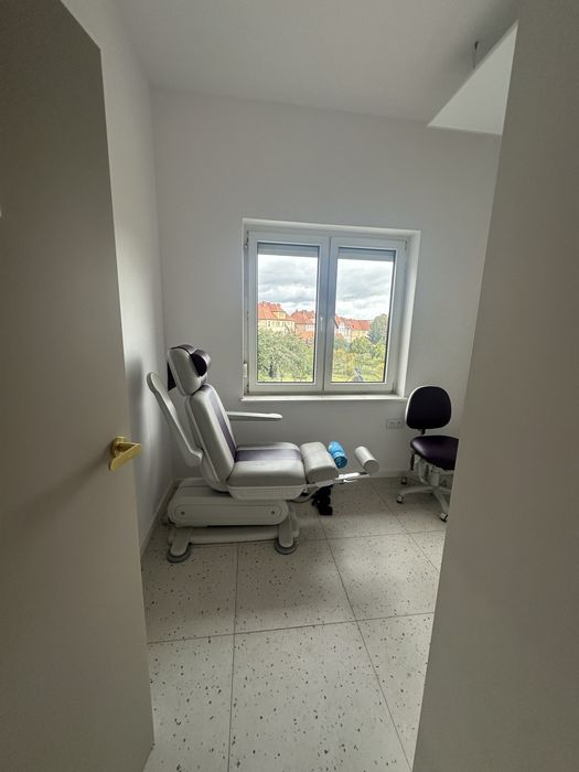 Gabinet dla stylistki paznokci lub trochologa