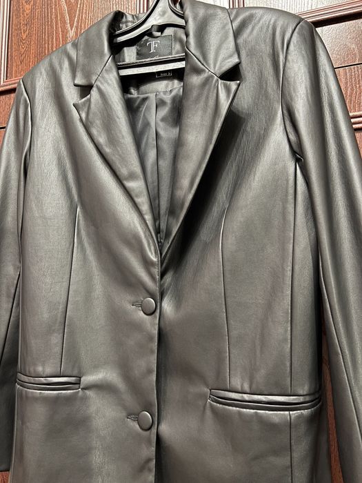 Піджак з екошкіри чорний