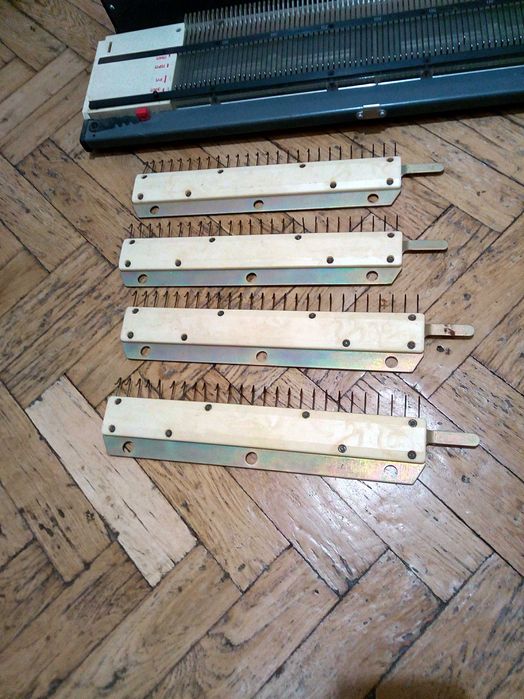 Продаётся ручная вязальная машина Нева 5 за 2000 грн