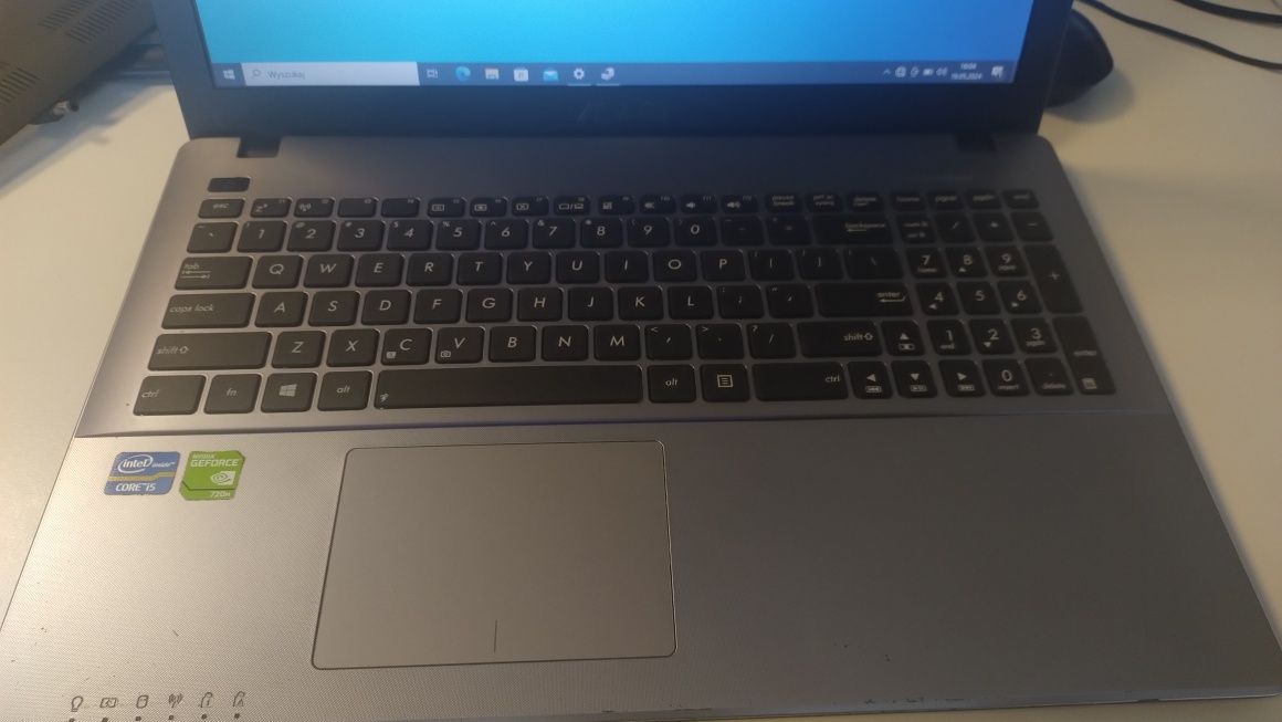 Laptot 15,5' Asus X550C