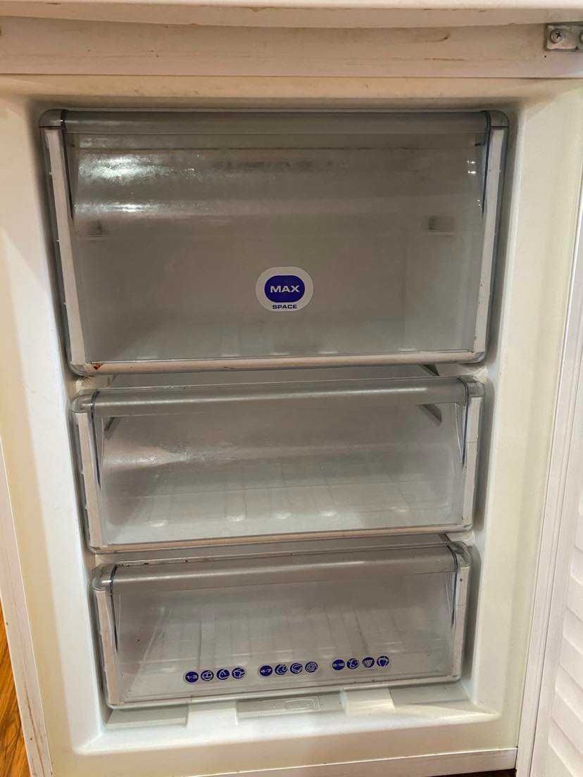 Холодильник  Whirlpool NoFrost у відмінному стані