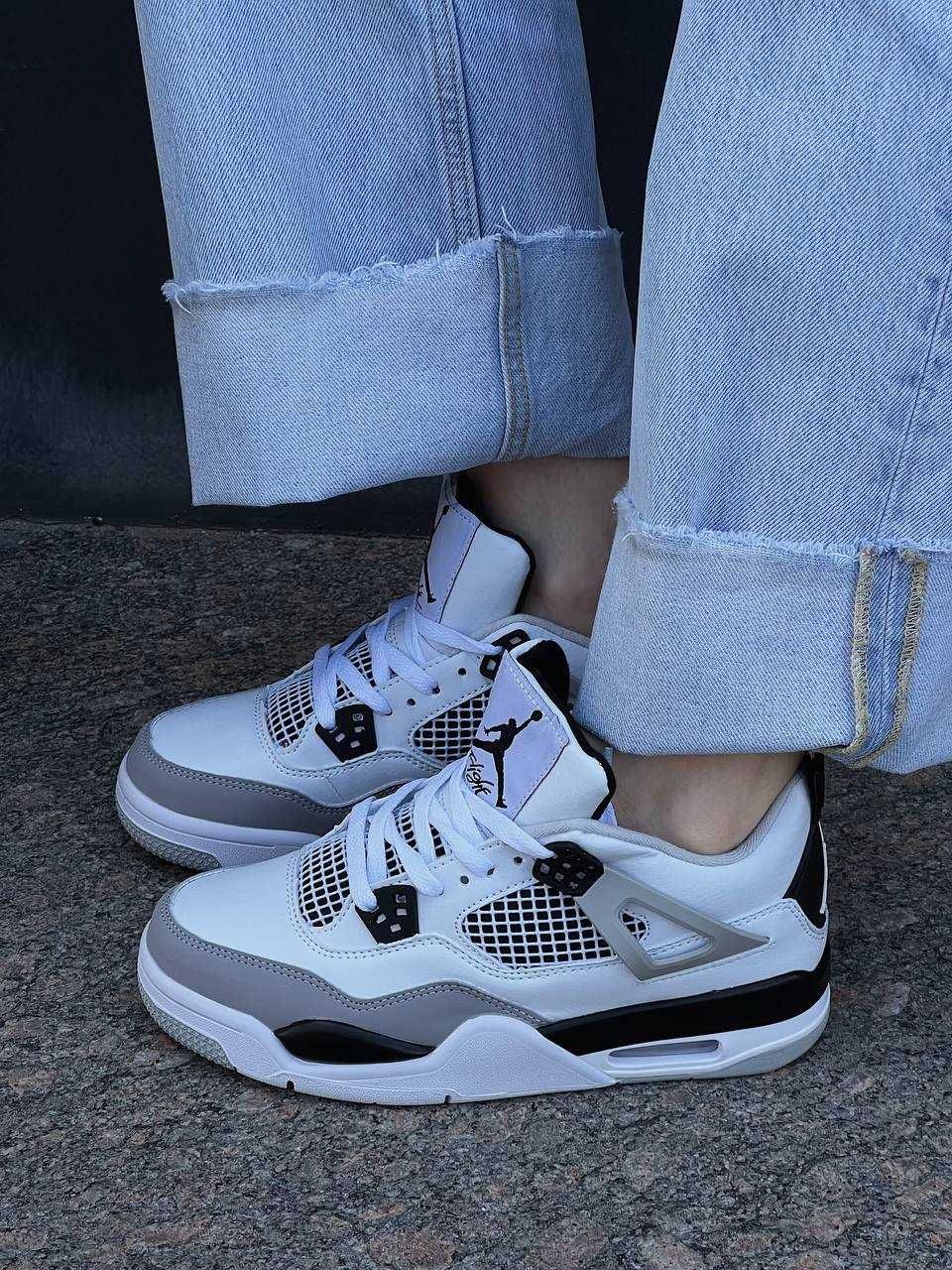 Чоловічі кросівки Nіке Air Jordan 4 Retro білий з чорним сірим NJ037