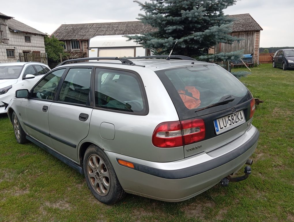 Sprzedam  auto Volvo v 40 benzyna+gaz+hak sprawny