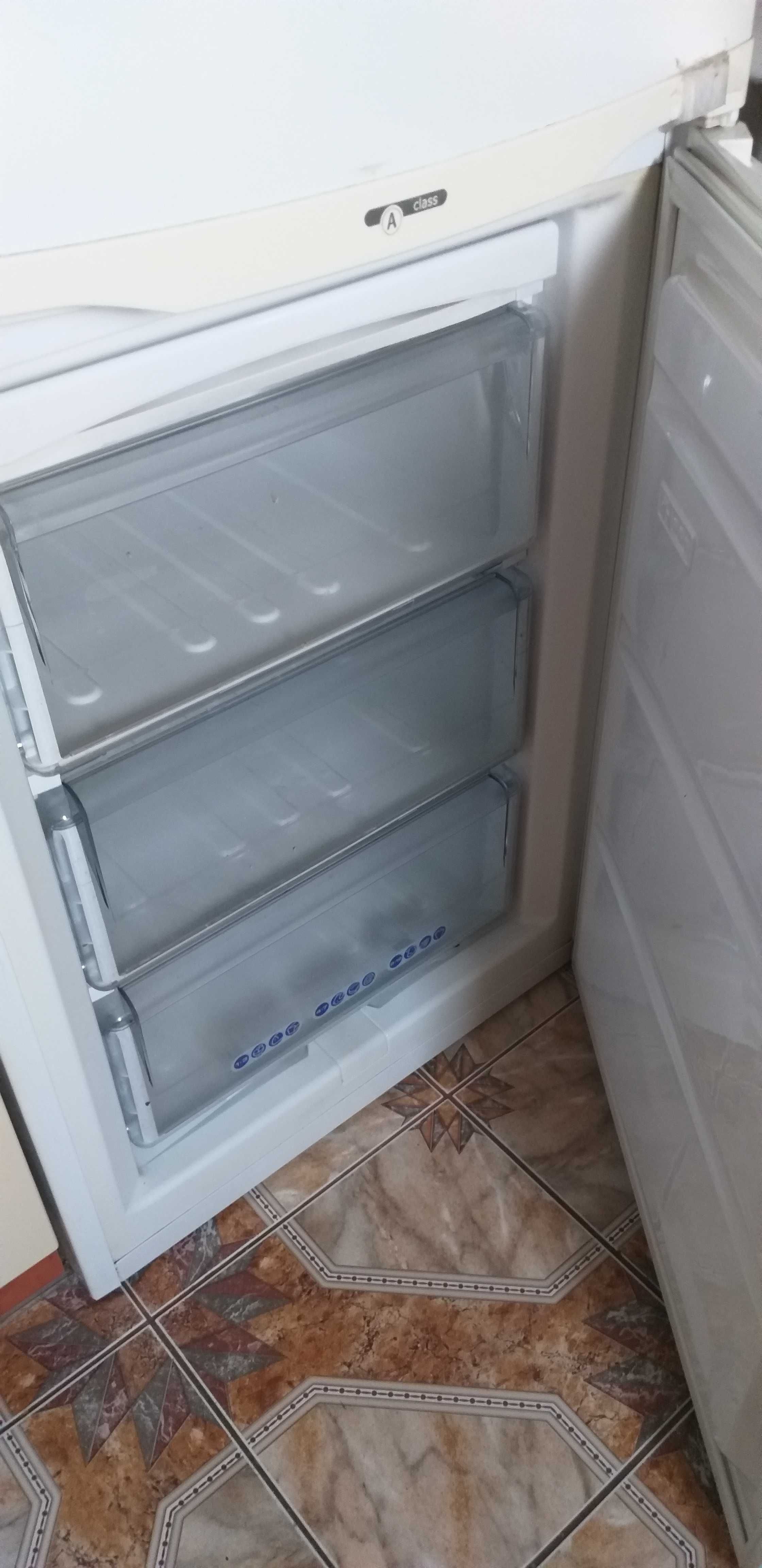 szuflady do lodówko-zamrażarki Whirlpool ARC5550-części