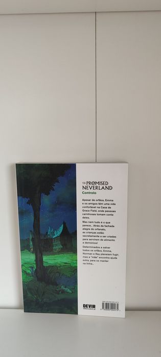 Vendo volume 2 do manga Promised Neverland, edição da Devir, em ótimo