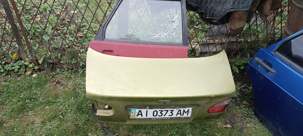 Продам кузовні деталі ваз лада.
