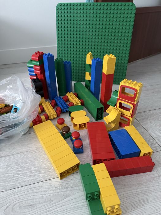 Mix klocków duplo  oraz zestaw duplo 10913 wraz z podstawą