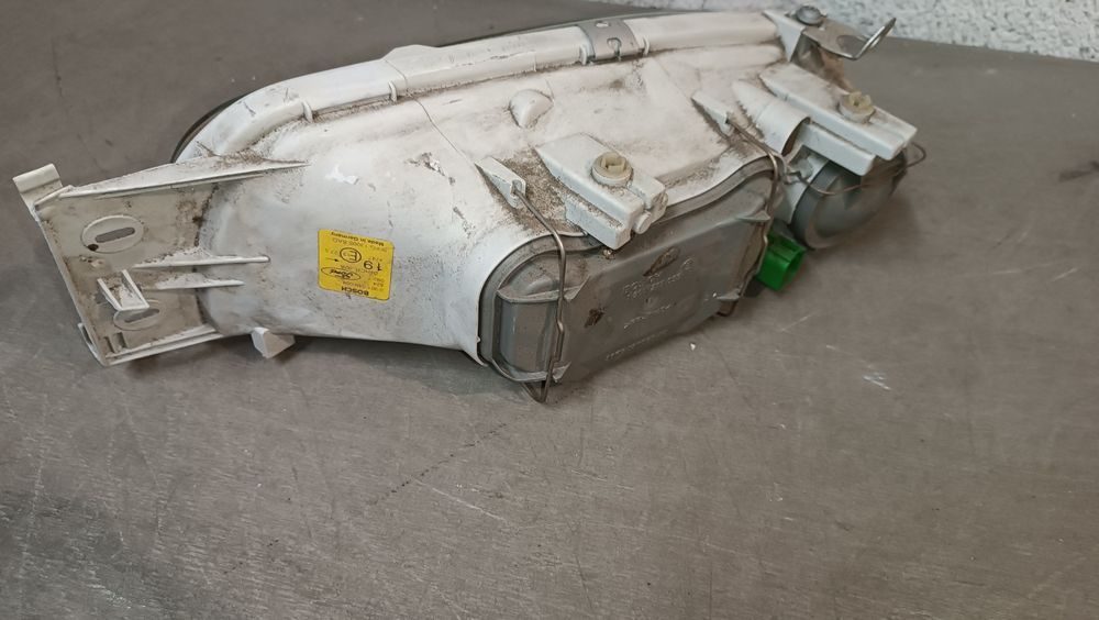 Vendo faróis direito do Ford fiesta 4 ano 1996/2000