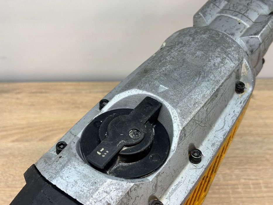 Młot wyburzeniowy JCB sds 1200w