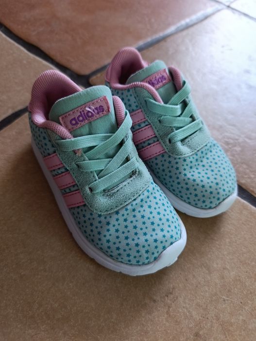 Кросівки adidas 22 розміру на дівчинку