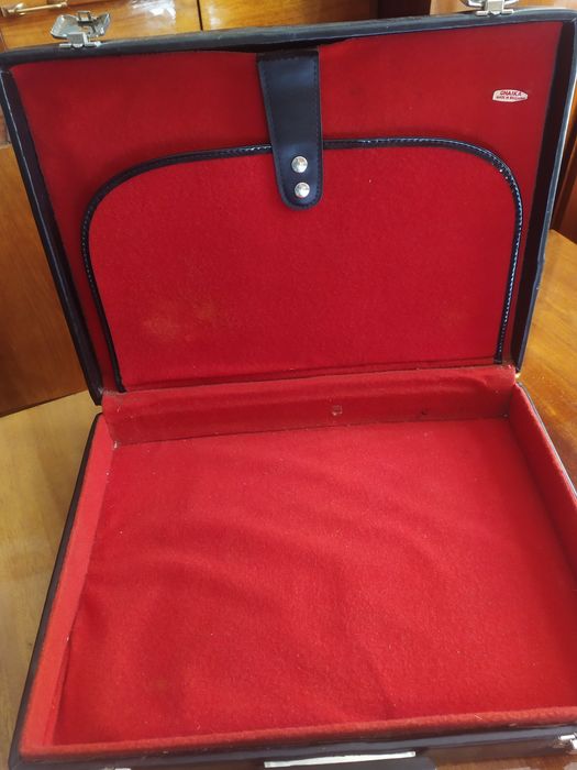 Чемодан дипломат чорний