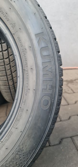 225/60/17 Kumho Winter