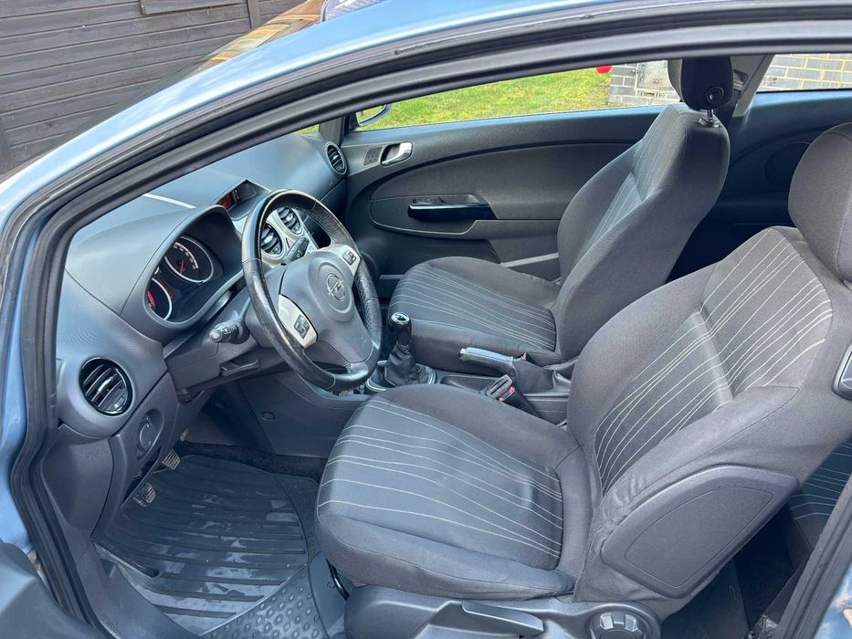 Sprzedam bardzo ładnego OPELA CORSE D 1,3 CDTI  zarejestrowana