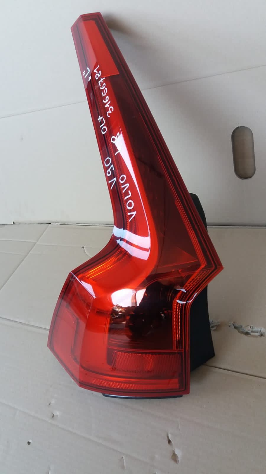 Lampa V90 lewa tył