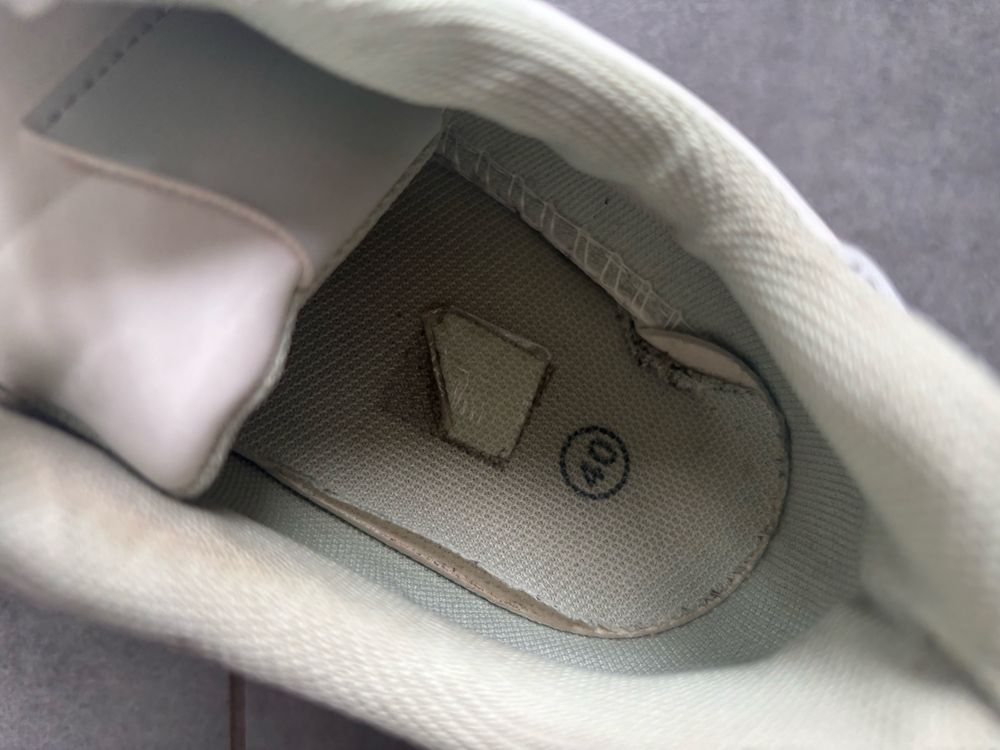 Buty spotrowe damskie jasne