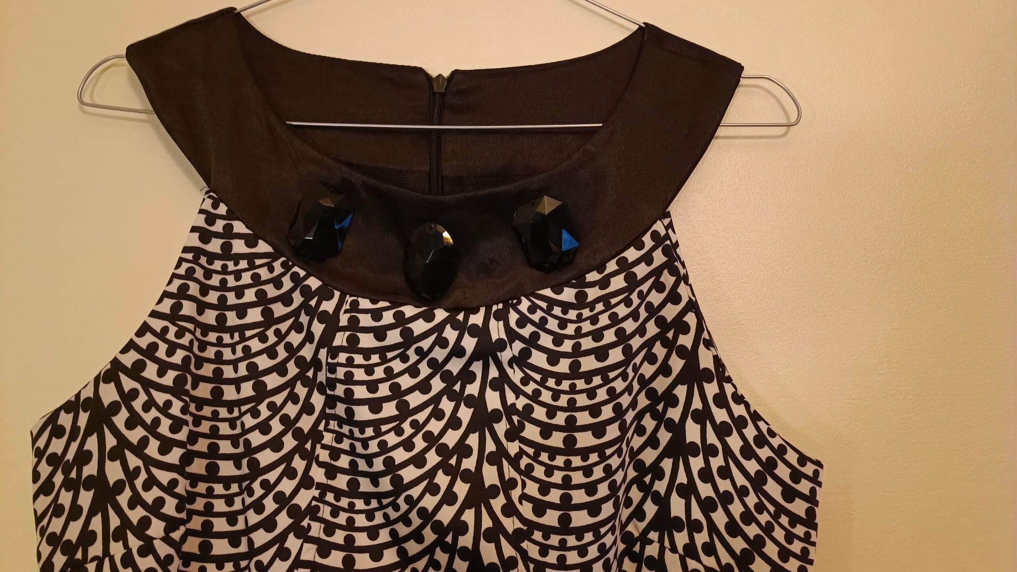 Vestido - Cetim - Preto e Branco -BARATÍSSIMO
