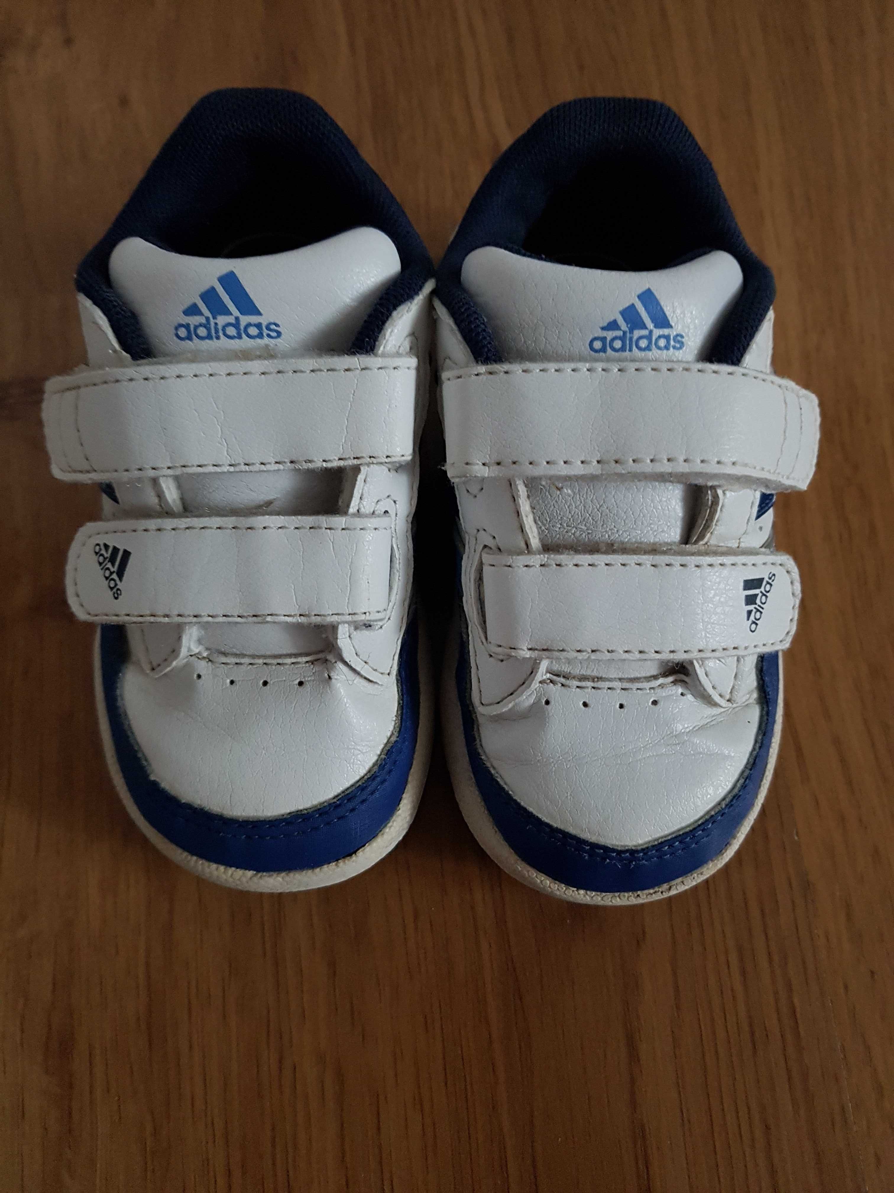 Biało- granatowe buty Adidas 22