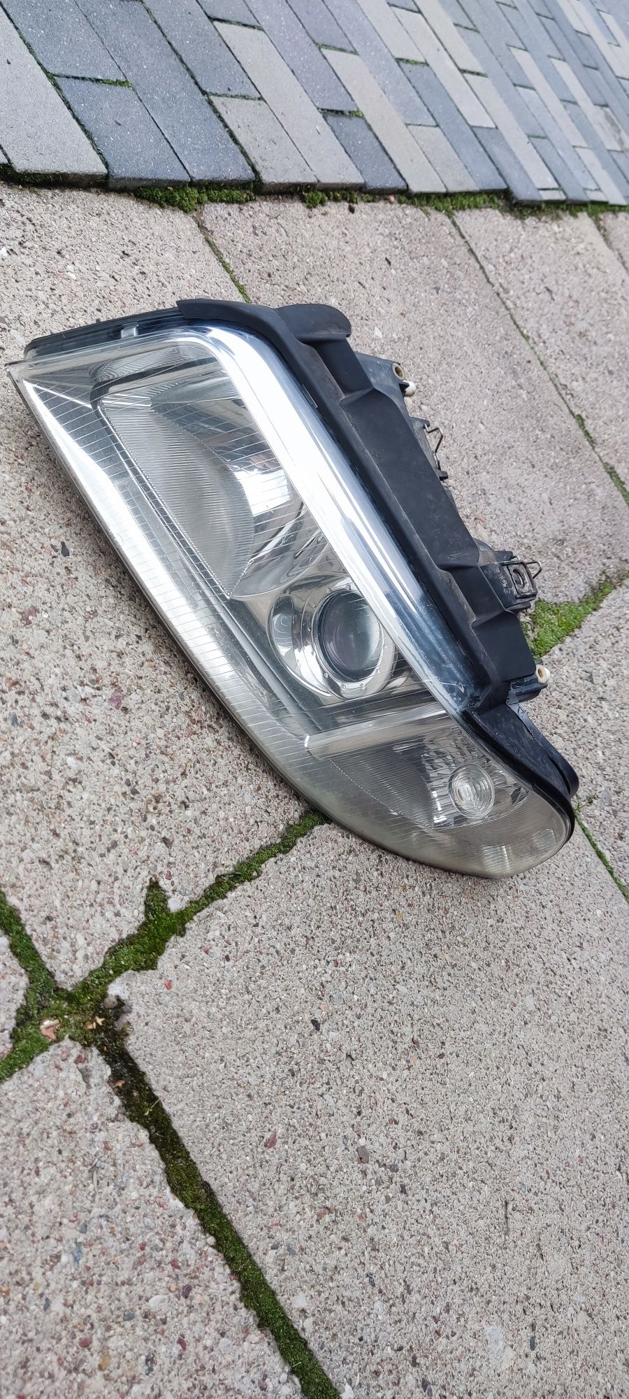 Sprzedam komplet lamp przednich Audi A4 B5 1999– lewa + prawa