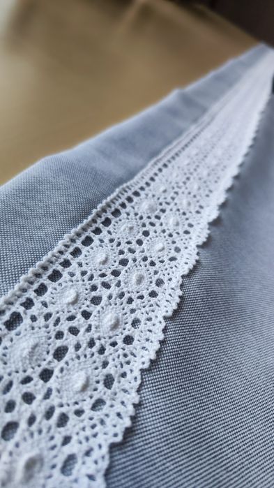 Szary bieżnik Boho z białą koronką wystrój Boho koronka jak nowy bieżn