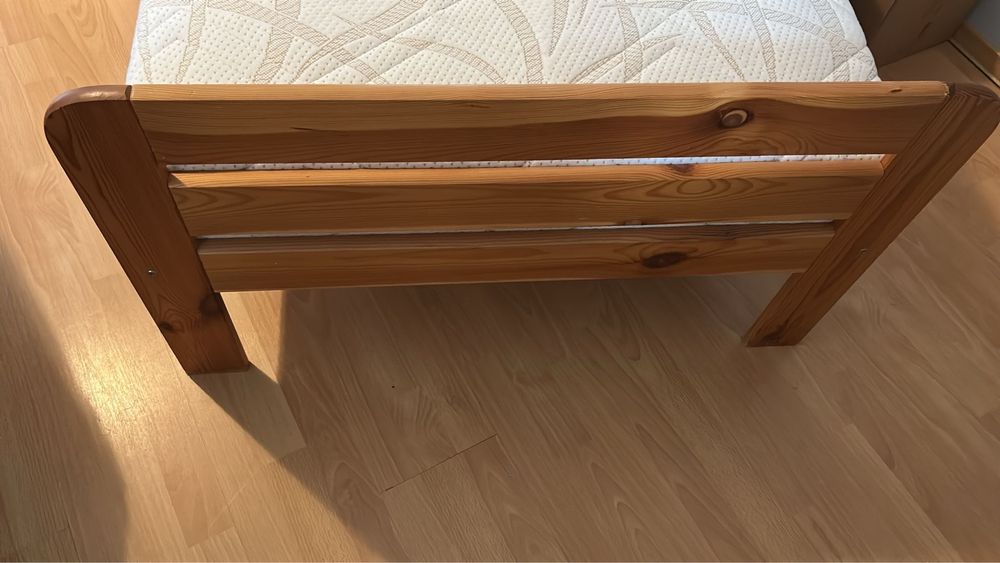 Łòżko z materacem 90x200