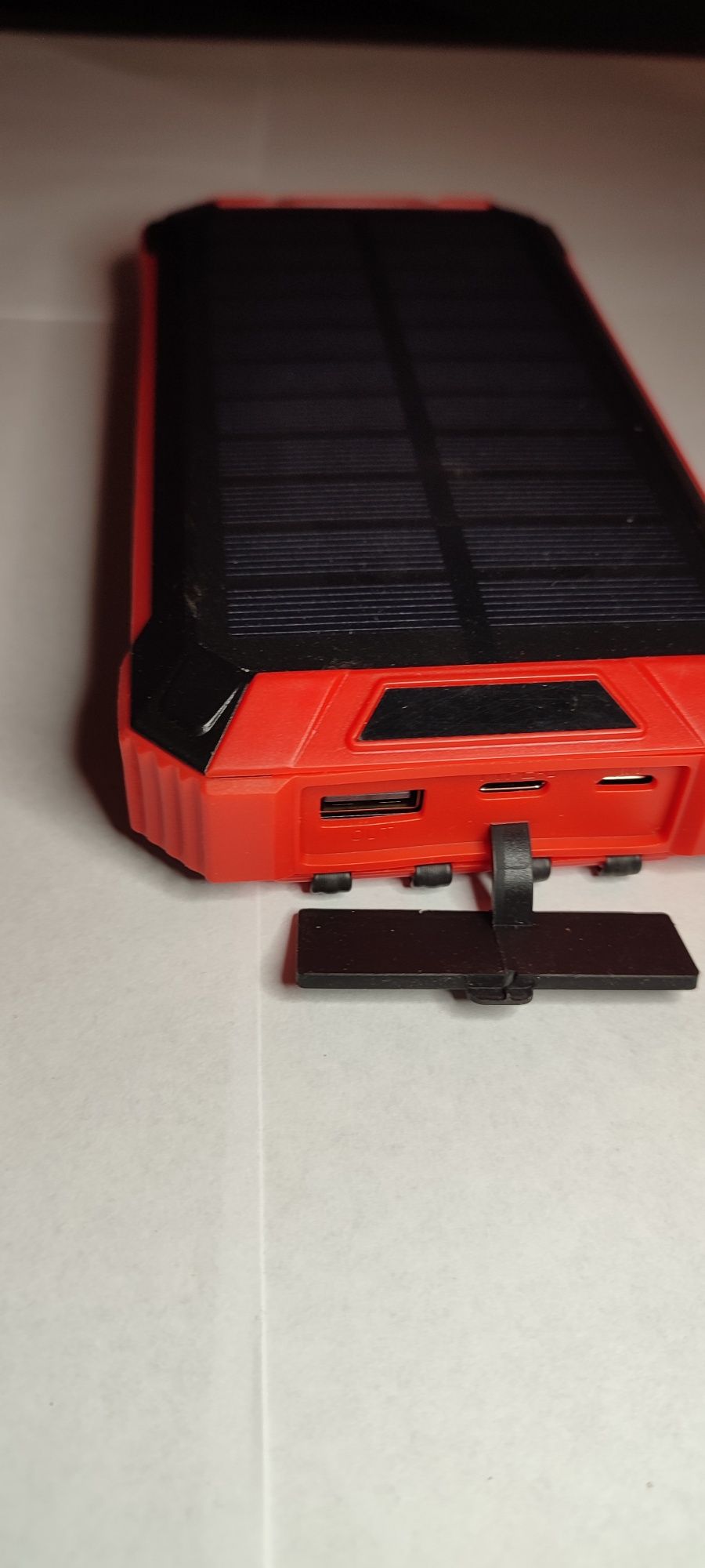 solarny powerbank 31200 mAh z ładowarką indukcyjną